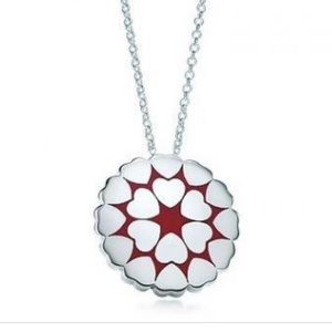 Paloma Picasso crown of hearts Tiffany necklace